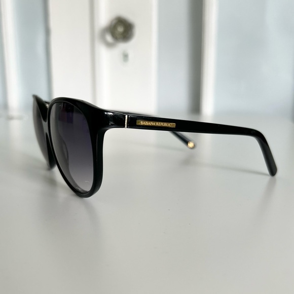 Banana Republic Zoey Black Sunglasses - Picture 2 of 4